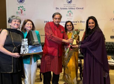 ritu-khanna-of-kanjimull-sons-jewellers-honored-for-excellence-in-jewellery-at-iwd-awards-2025