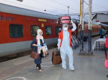 covid-19-govt-evacuates-389213-stranded-jk-residents-272098-via-lakhanpur-117115-through-special-trains