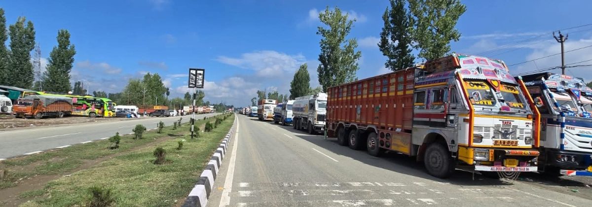 apple-growers-reel-under-losses-as-bulk-supply-floods-markets-after-highway-delays