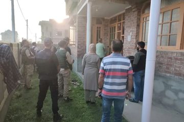 jk-polices-counter-intelligence-wing-conducts-searches-at-eight-locations-across-valley