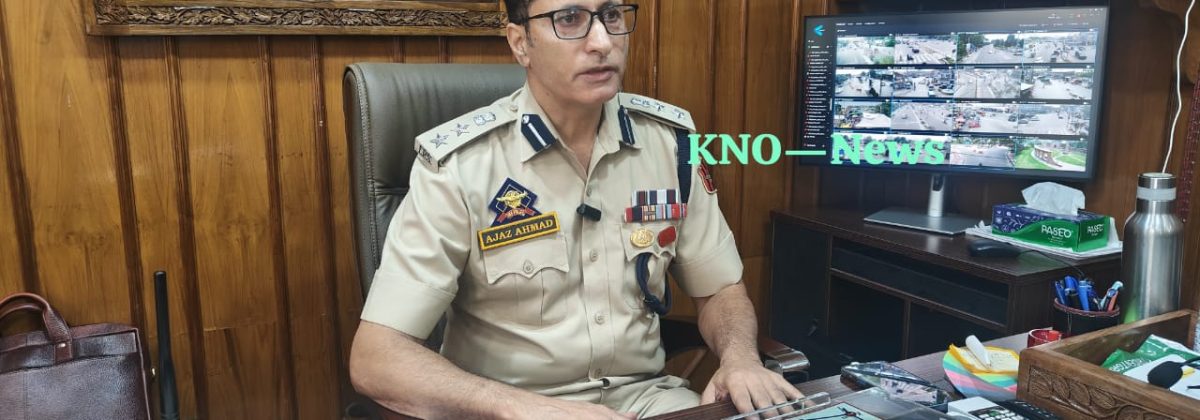 traffic-police-refutes-reports-of-challaning-vehicles-parked-for-flood-safety