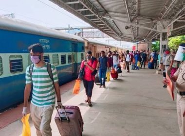 covid-19-govt-evacuates-384332-stranded-jk-residents-268289-via-lakhanpur-116043-through-special-trains